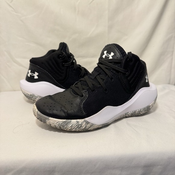 Under Armour Boys‎ Jet 21 3024794-001 Black Basketball Shoes Sneakers Size 4Y - Picture 1 of 8
